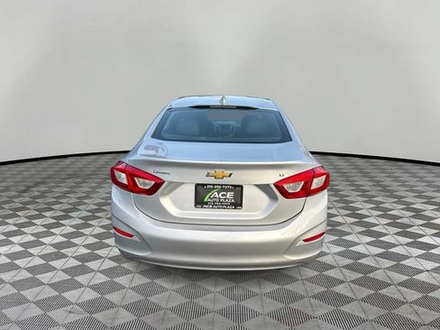 Used 2017 Chevrolet Cruze LT FWD image 6