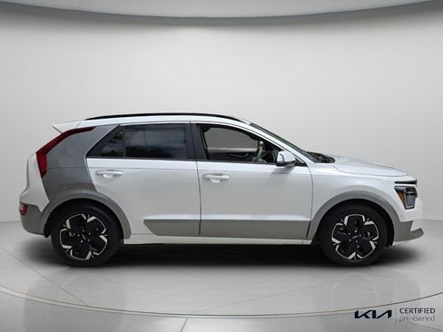 Certified 2023 Kia Niro Wave FWD image 4