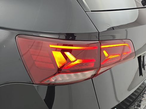 Certified 2024 Volkswagen Taos SE image 34