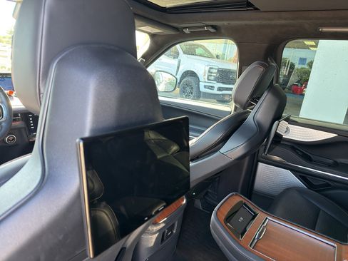 Used 2025 Lincoln Navigator Black Label AWD/4WD image 10
