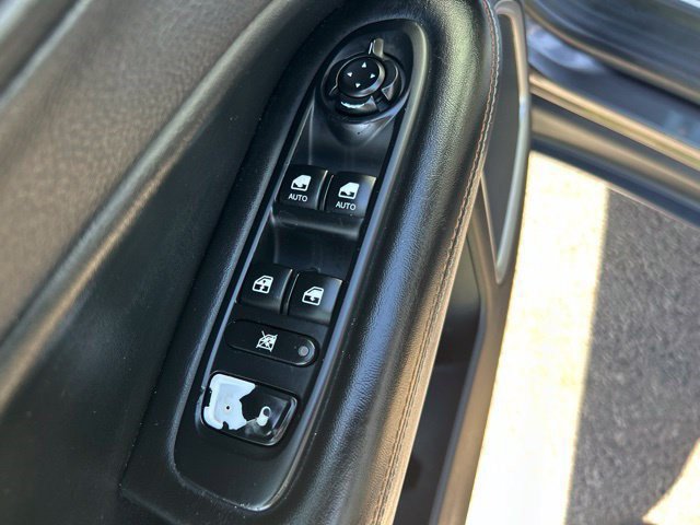 Used 2018 Jeep Compass Latitude FWD image 12