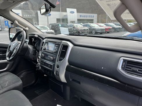 Used 2017 Nissan Titan SV AWD/4WD image 8