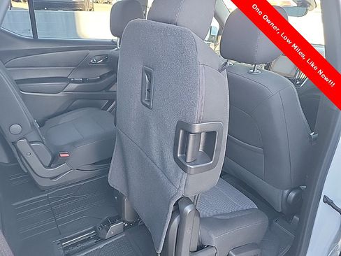 Used 2023 Chevrolet Traverse LT image 40