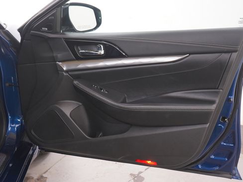 Used 2022 Nissan Maxima SL FWD image 11