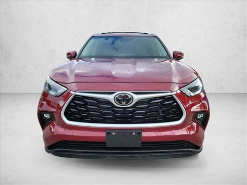 Used 2026 Toyota Highlander XLE AWD/4WD image 2