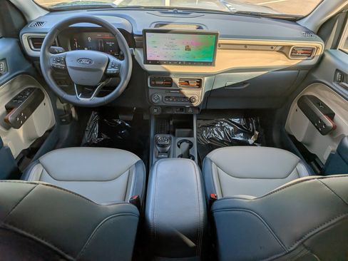Certified 2025 Ford Maverick Lariat w/ 4K Tow Package AWD/4WD image 31