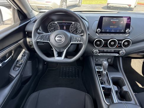 Used 2025 Nissan Sentra SV FWD image 12