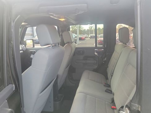 Used 2009 Jeep Wrangler Unlimited Sahara w/ Dual Top Group image 22