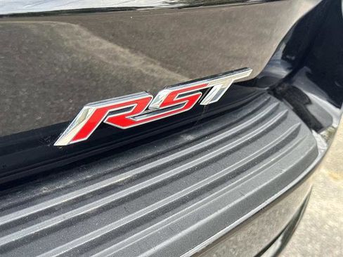 Used 2021 Chevrolet Suburban RST w/ Luxury Package image 6