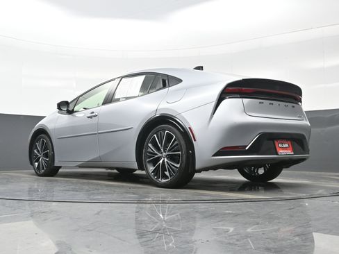 Used 2025 Toyota Prius XLE image 31