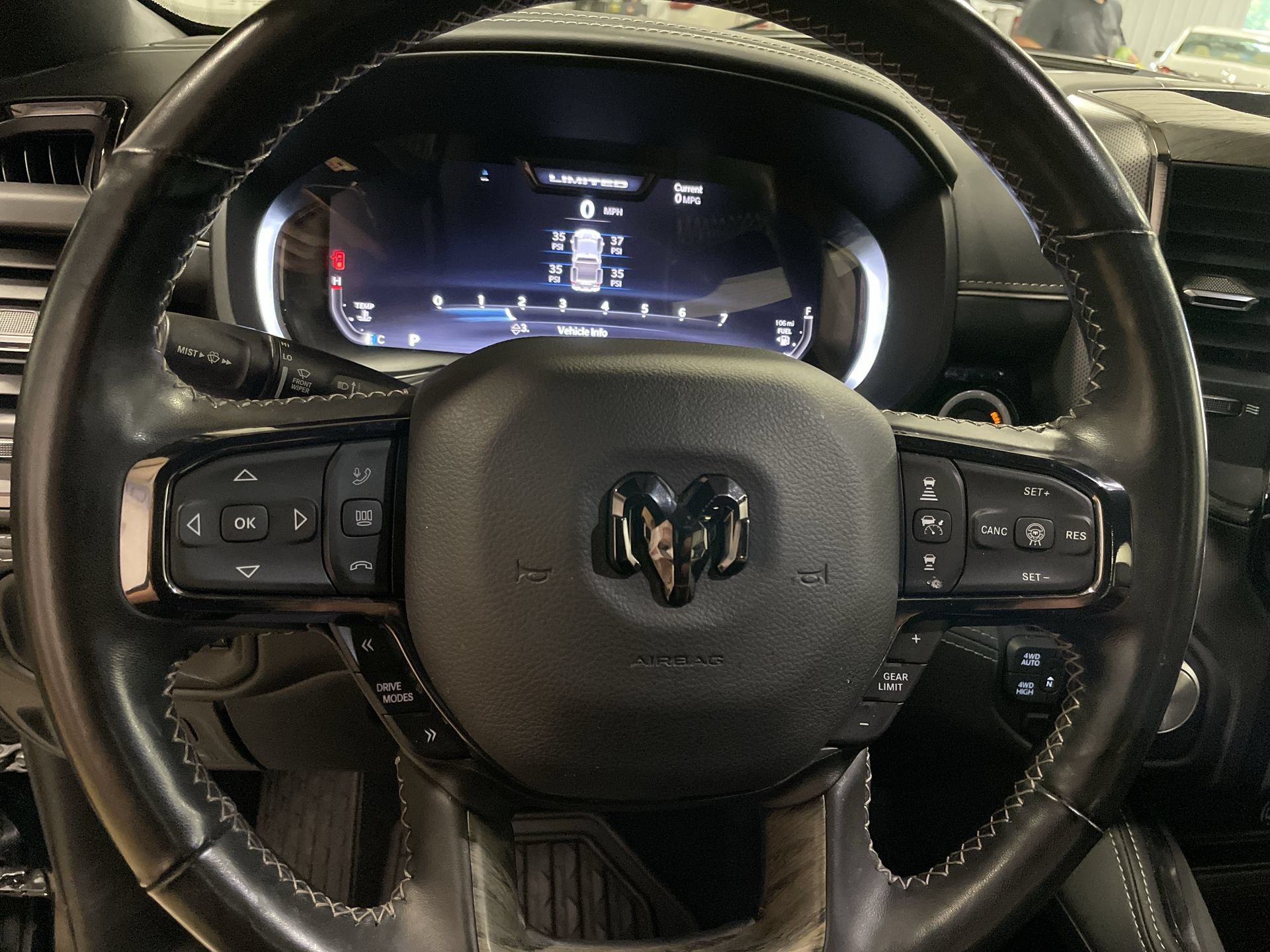 Used 2025 RAM 1500 Limited AWD/4WD image 17