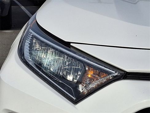 Used 2020 Toyota RAV4 XLE image 9