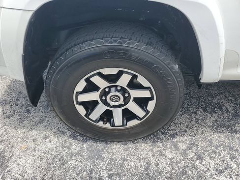Used 2019 Toyota 4Runner TRD Off-Road AWD/4WD image 7