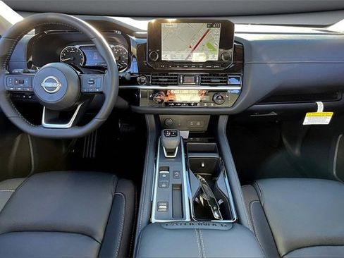 New 2025 Nissan Pathfinder SL image 5