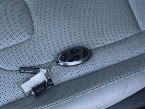 Used 2025 Hyundai Elantra Limited image 23