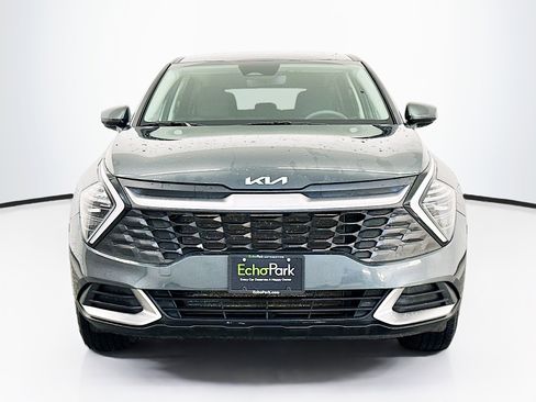 Used 2025 Kia Sportage LX image 2