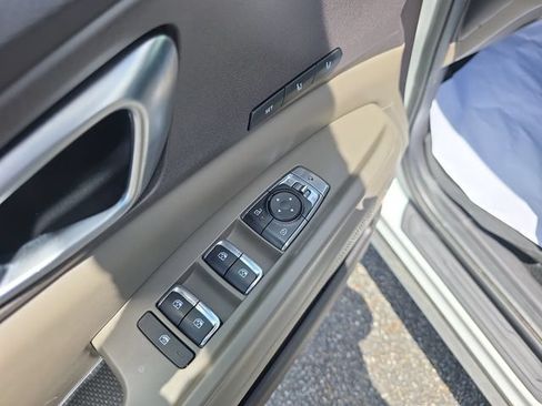 Used 2025 Kia Carnival SX FWD image 19