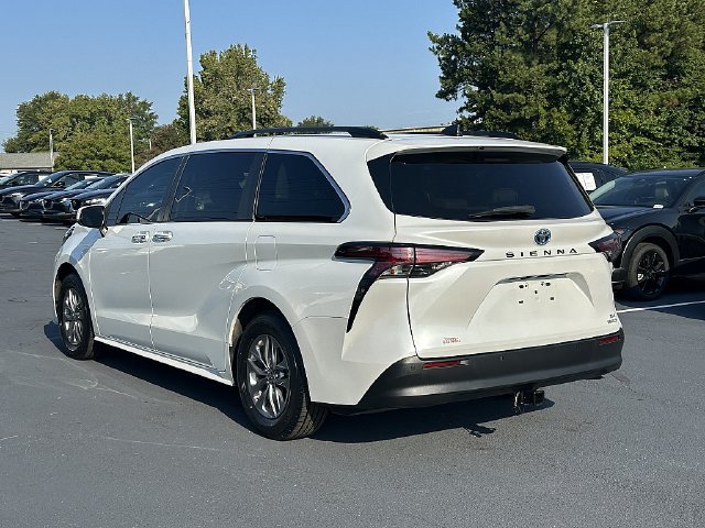 Used 2022 Toyota Sienna XLE FWD image 5