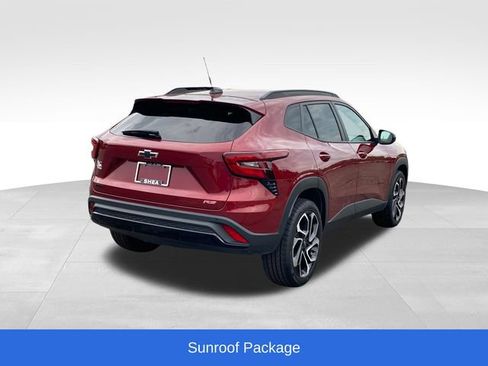Used 2025 Chevrolet Trax RS w/ Sunroof Package FWD image 3