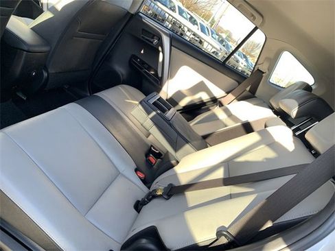 Used 2017 Toyota RAV4 Limited image 10