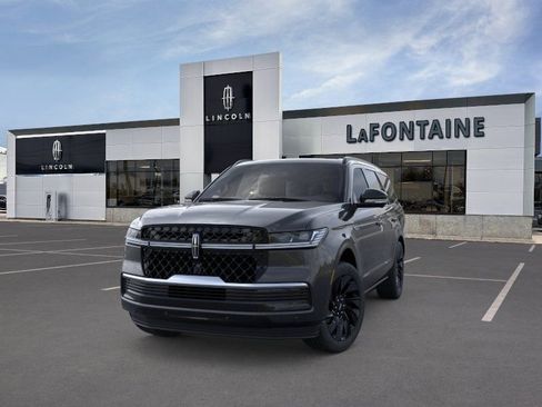 New 2026 Lincoln Navigator Reserve AWD/4WD image 2