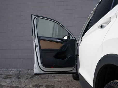 Used 2022 Volkswagen Tiguan SE image 15