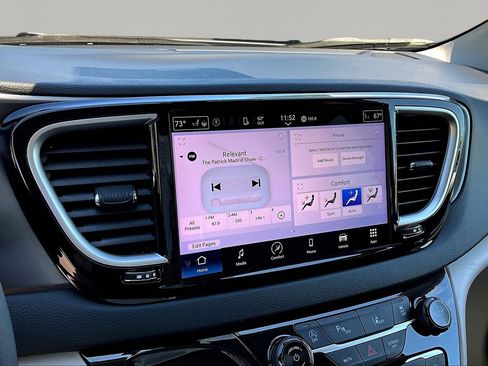 Used 2024 Chrysler Pacifica Touring-L FWD image 10