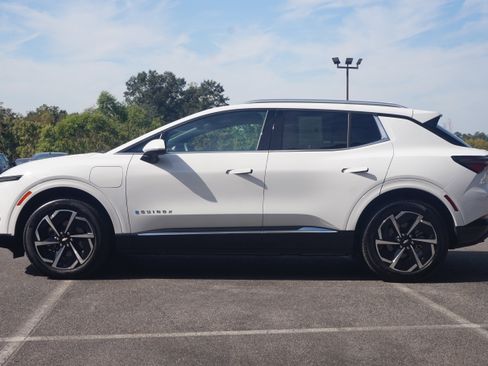 Used 2025 Chevrolet Equinox EV LT w/ Convenience Package image 6