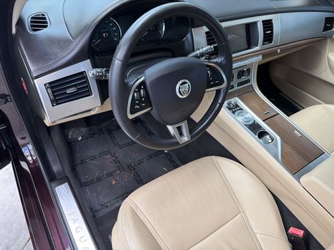 Used 2013 Jaguar XF RWD image 4