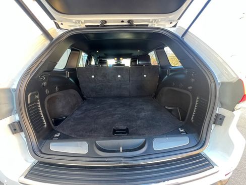 Used 2019 Jeep Grand Cherokee Limited AWD/4WD image 10