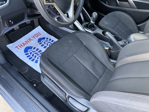 Used 2016 Hyundai Veloster 3dr Cpe Man image 17