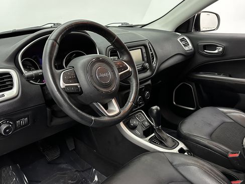 Used 2018 Jeep Compass Latitude w/ Cold Weather Group image 8