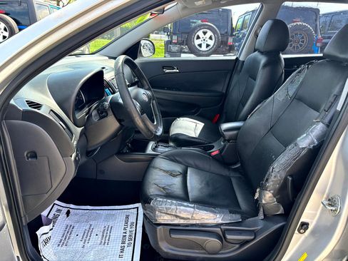 Used 2011 Hyundai Elantra image 16