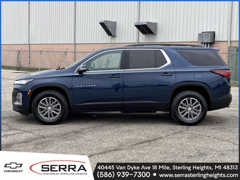 Used 2023 Chevrolet Traverse LT image 2