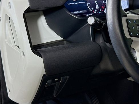 Certified 2023 Land Rover Defender 130 SE image 10