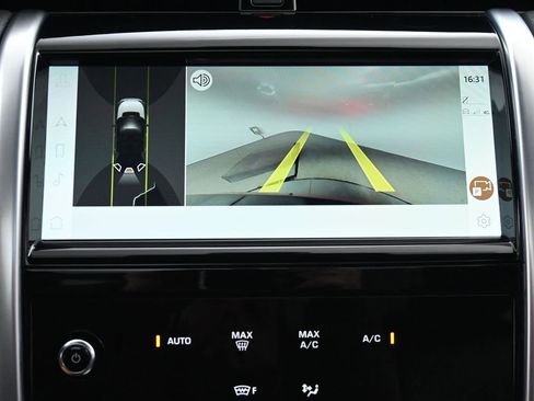 Used 2022 Land Rover Discovery Sport SE image 30