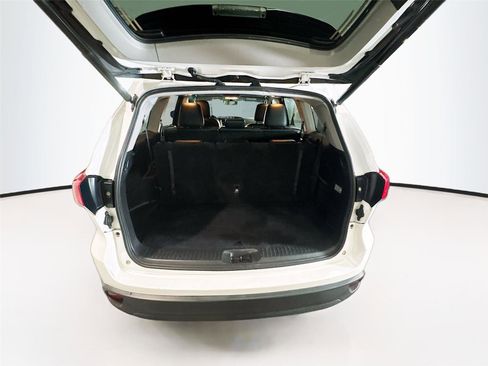 Used 2019 Toyota Highlander XLE image 19