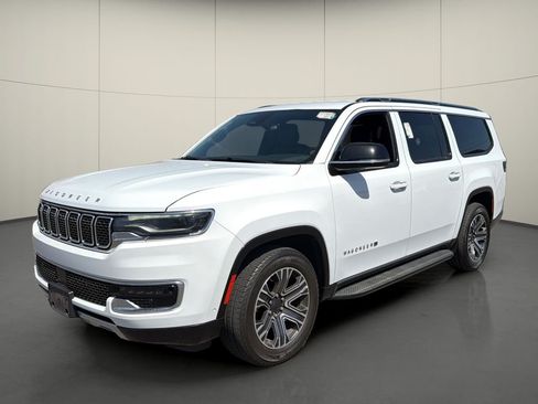 Used 2024 Jeep Wagoneer L Series II RWD image 3