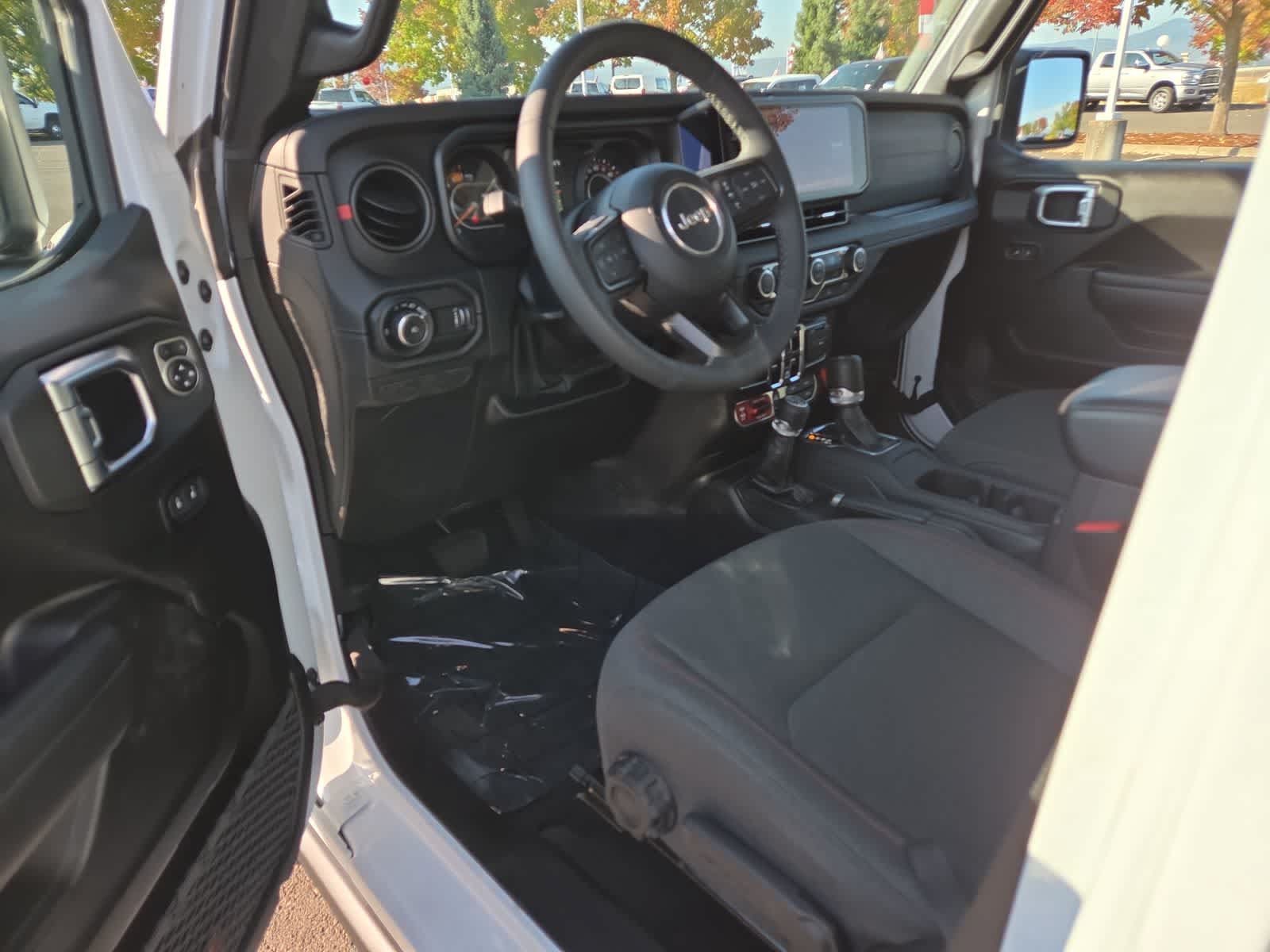 Certified 2025 Jeep Wrangler Unlimited Rubicon AWD/4WD image 10