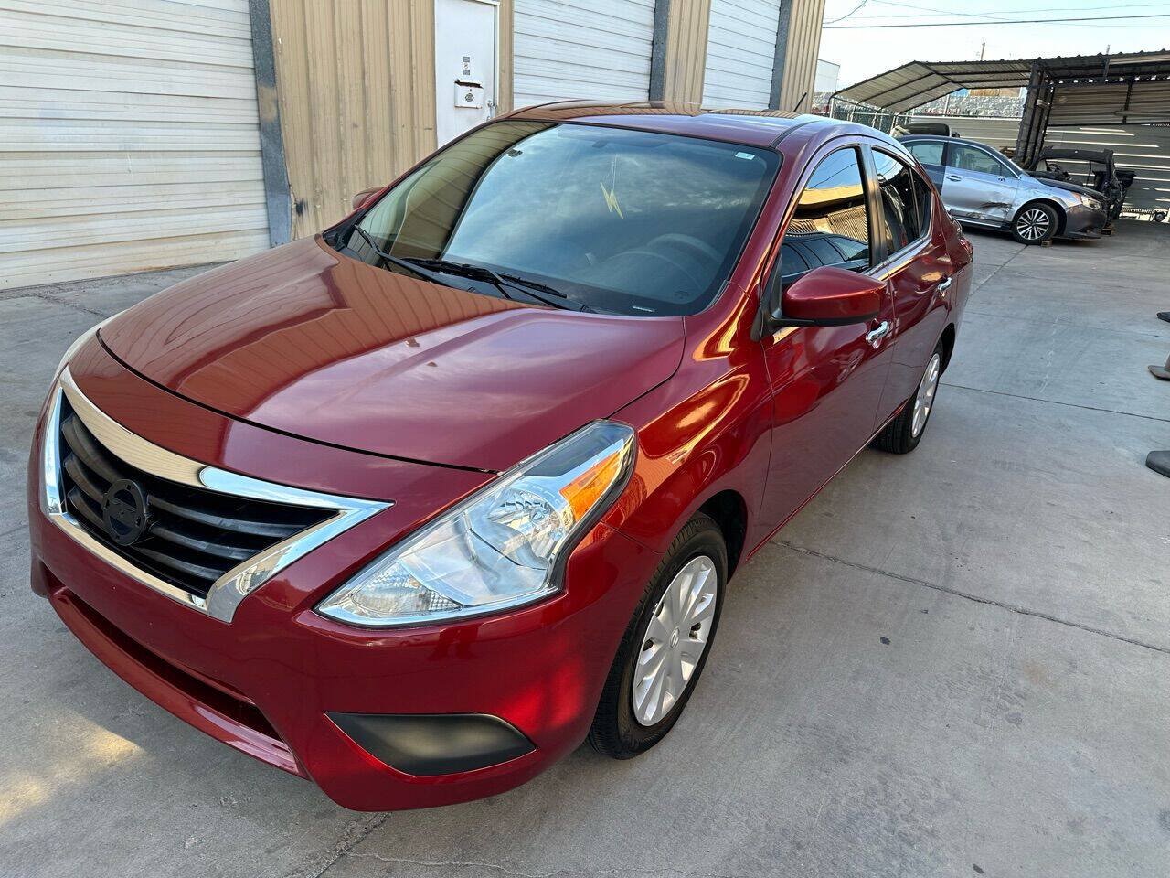 Used 2018 Nissan Versa SV FWD image 1