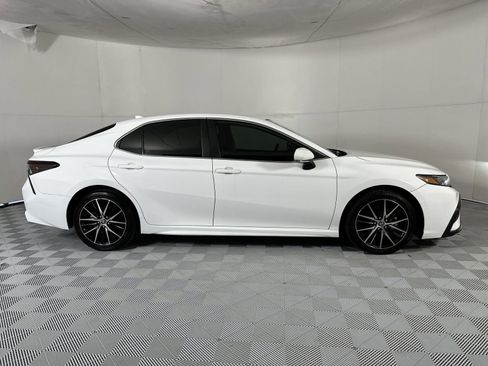 Used 2024 Toyota Camry SE w/ Convenience Package FWD image 9