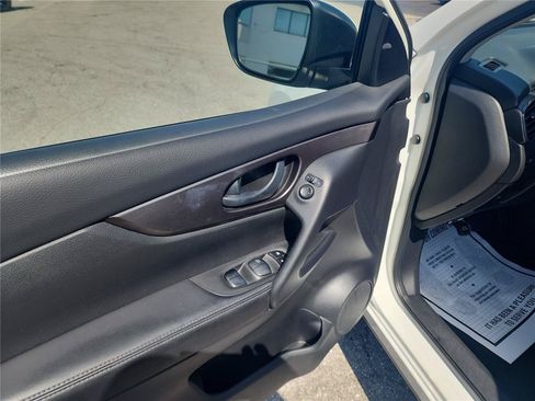 Used 2018 Nissan Rogue Sport S FWD image 11