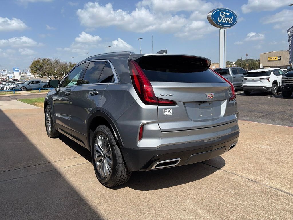 Used 2025 Cadillac XT4 Premium Luxury FWD image 5