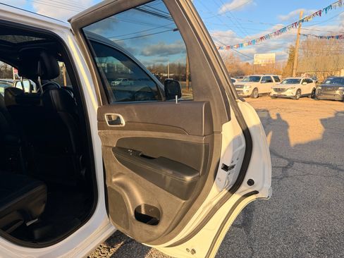 Used 2015 Jeep Grand Cherokee Altitude image 15
