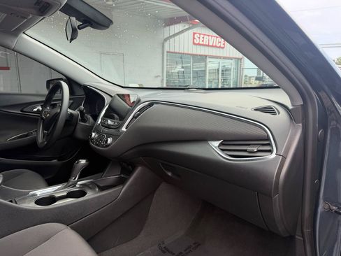 Used 2020 Chevrolet Malibu LT FWD image 17