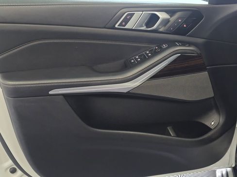 Used 2025 BMW X5 xDrive50e image 34