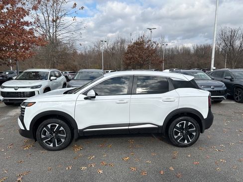 Used 2025 Nissan Kicks SV image 6