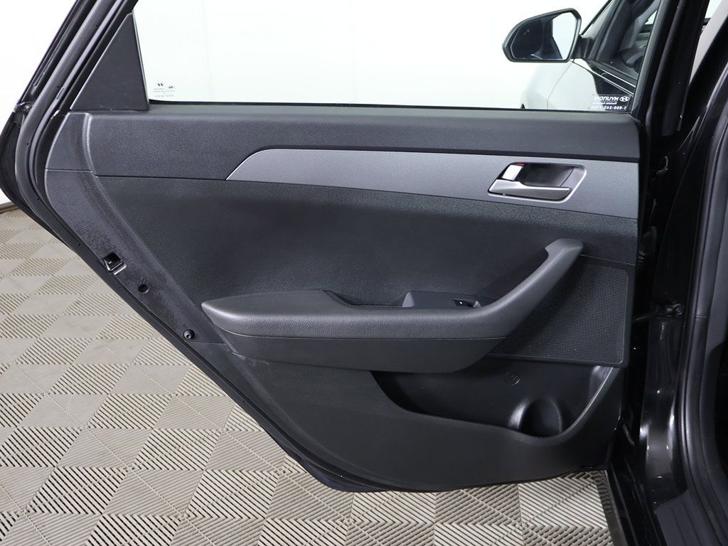 Used 2018 Hyundai Sonata SE FWD image 22