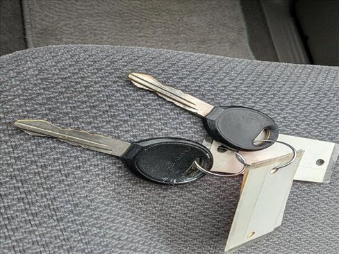 Used 2002 Chrysler Voyager eC image 32