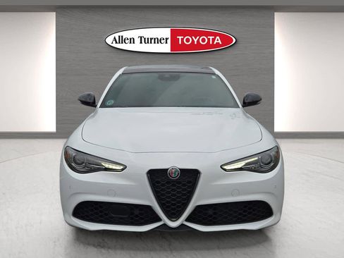 Used 2022 Alfa Romeo Giulia Veloce RWD image 5
